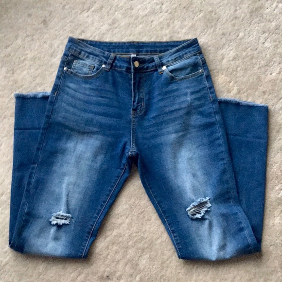 Denim - NWOT Distressed Skinny Jeans